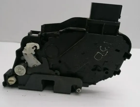 VOLVO V50 1 generation (2003-2012) Serrure de porte arrière gauche 30699111,985916102 34339565
