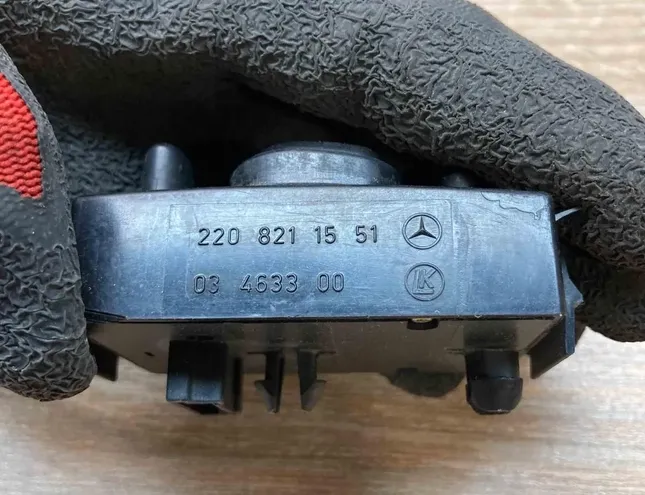 MERCEDES-BENZ S-Class W126 / C126 (1979-1991) Commutateur de réglage du miroir 2208211551,03463300 34358749
