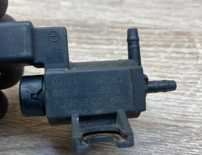 VOLKSWAGEN Touareg 2 generation (2010-2018) Contrôle du turbocompresseur à vide 037906283D,06T261 34362444