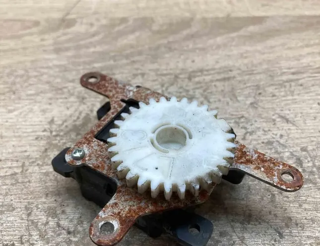 TOYOTA Auris 1 generation (2006-2012) Actionneur de moteur de volet de chauffage intérieur 0638002160,05P 34408229