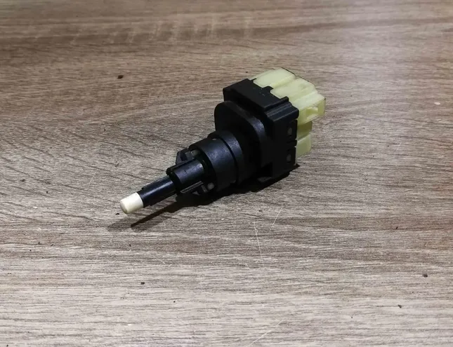 VOLKSWAGEN Passat B5 (1996-2005) Interrupteur de lumière de frein 1k2945511 34410574