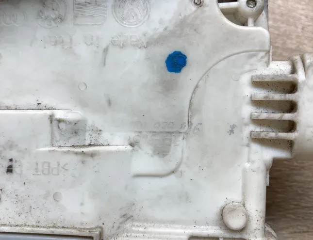AUDI A3 8P (2003-2013) Serrure inférieure de porte arrière droite 4F0839016 34456450