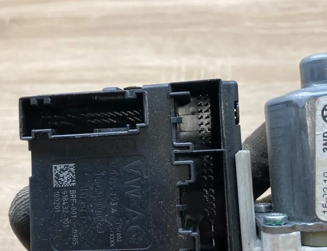 VOLKSWAGEN Golf 1 generation (1974-1993) Moteur de lève-vitre de porte avant gauche 3C0959793A,1K5837401AS 34457035