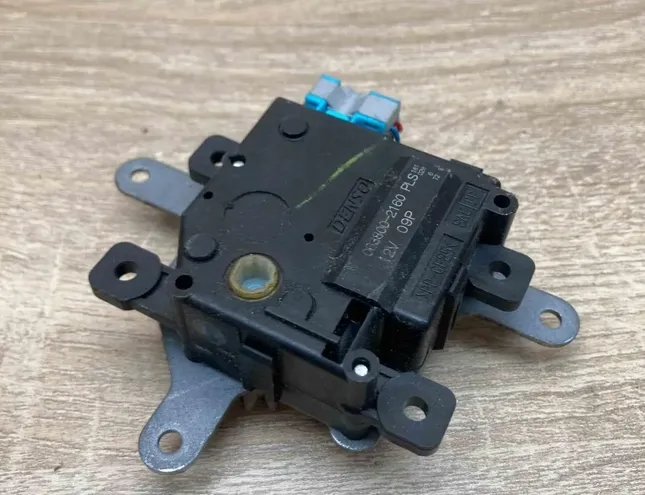 TOYOTA Verso 1 generation (2009-2015) Actionneur de moteur de volet de chauffage intérieur 0638002160,L713,WithPlug 34397617