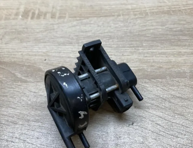 AUDI 80 B4 (1991-1996) Contrôle du turbocompresseur à vide 357906283 34282310