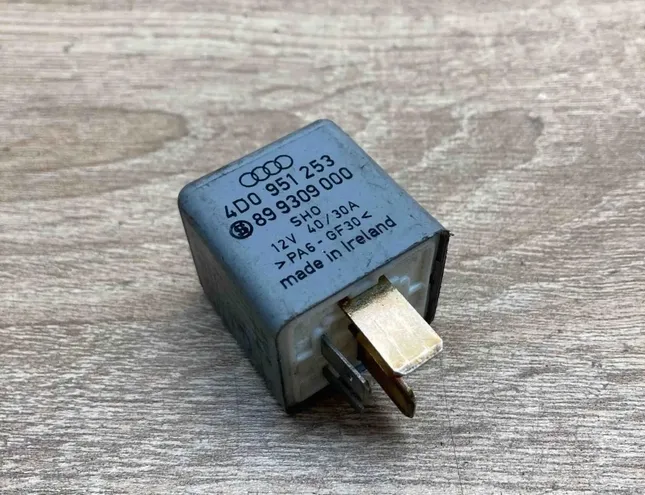 AUDI A6 C4/4A (1994-1997) Relais 4D0951253,899309000,372 34366423