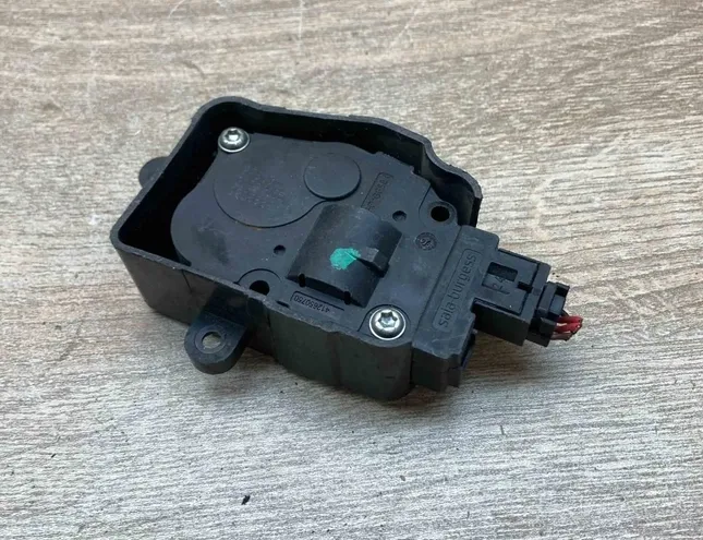 AUDI A4 B5/8D (1994-2001) Actionneur de moteur de volet de chauffage intérieur 21022008,EFB336 34297274