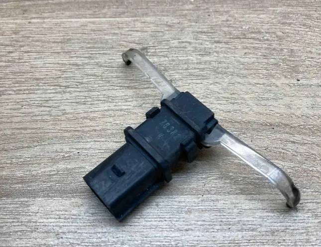 AUDI A8 D2/4D (1994-2002) Sonde de température de culasse 4E0949137 34387889