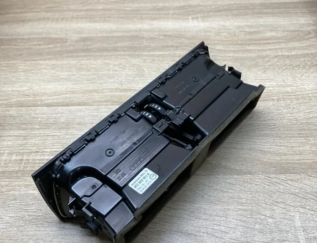 AUDI A5 Sportback 8T (2009-2011) Bouches d'aération du tableau de bord 8T2820951B 34445350