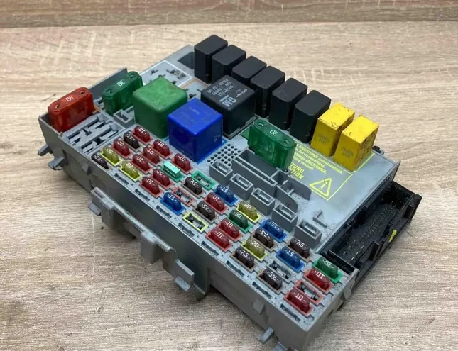 OPEL Zafira A (1999-2003) Boîte à fusibles 24412497,Fuse 34389647