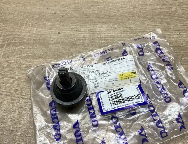 VOLVO 240 1 generation (1974-1993) Kit de vis de roue 30748388 34442556