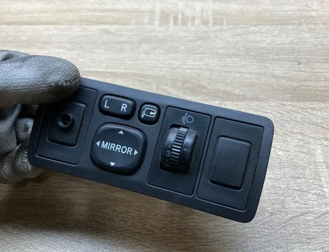 TOYOTA Avensis 2 generation (2002-2009) Commutateur de réglage du miroir 777669,183575 34456871