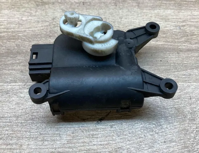 VOLKSWAGEN Passat B6 (2005-2010) Actionneur de moteur de volet de chauffage intérieur 0132801363,010905 34386167
