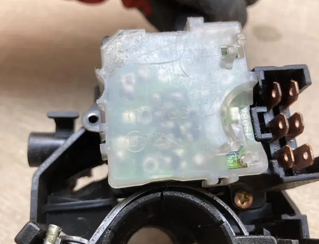 MAZDA 626 GE (1991-1997) Contrôle des essuie-glaces 177766 34434541