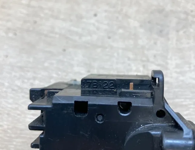 MAZDA 626 GE (1991-1997) Contrôle des essuie-glaces 17B122 34284604