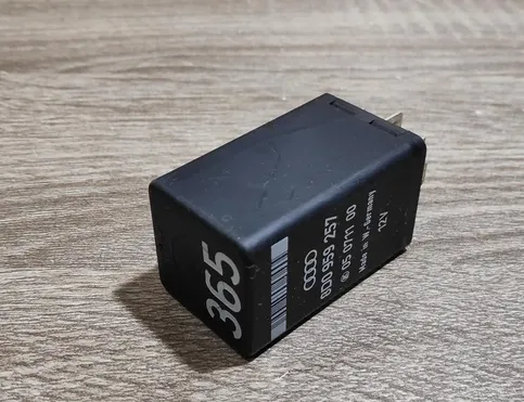 AUDI A6 C4/4A (1994-1997) Relais 8d0959257,05071100,365 34412335