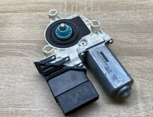 VOLKSWAGEN Golf 1 generation (1974-1993) Moteur de commande de vitre de porte arrière gauche 1K0959703A,973624107 34456923