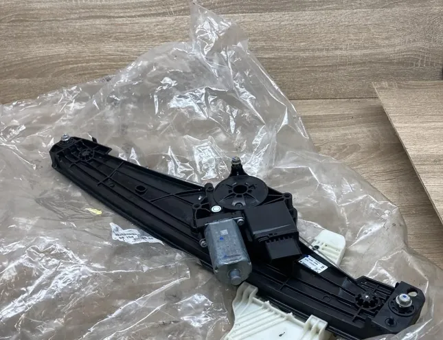 PEUGEOT 3008 1 generation (2010-2016) Moteur de commande de vitre de porte arrière gauche 9810488580,9811793480 34283231