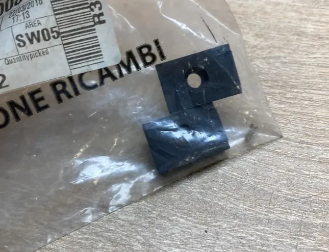 VOLKSWAGEN Golf 1 generation (1974-1993) Pince à ressort N90168604,WAGCarrierspeednut 34432762