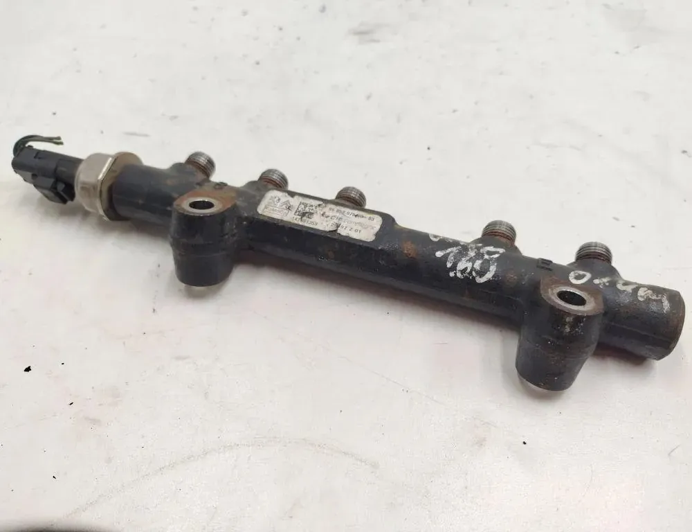 VOLVO V40 Cross Country 1 generation (2012-2020) Rampe de carburant 968529758002,142561358,9684753080,142661358,AV6Q9D280B1A,1691115,1697684,9685297580,AV6Q9D280B2A,28997Z01,1697685,AV6Q9D280BA 34088122