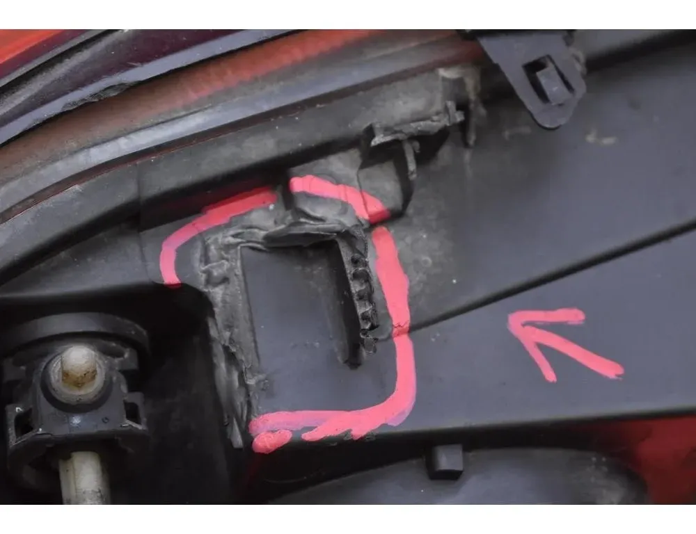 VOLVO S60 1 generation (2000-2009) Phare avant gauche 8659606 31075947