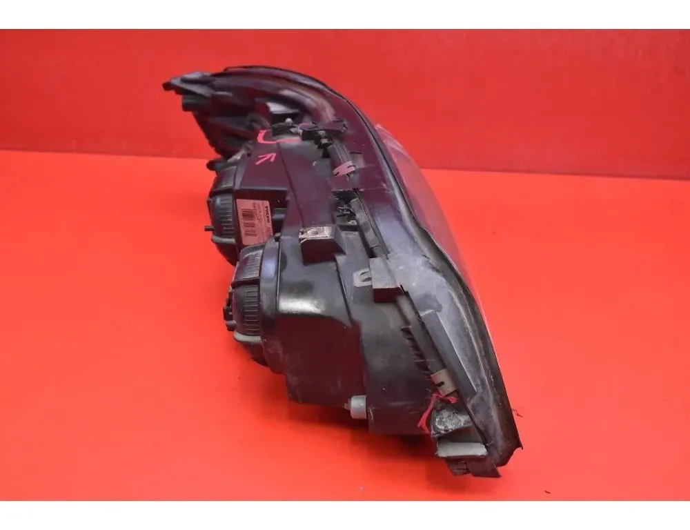 VOLVO S60 1 generation (2000-2009) Phare avant gauche 8659606 31075947