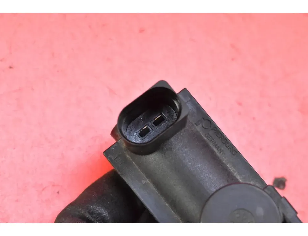 VOLVO V40 2 generation (2012-2020) Soupape à vide 31339808 33785033