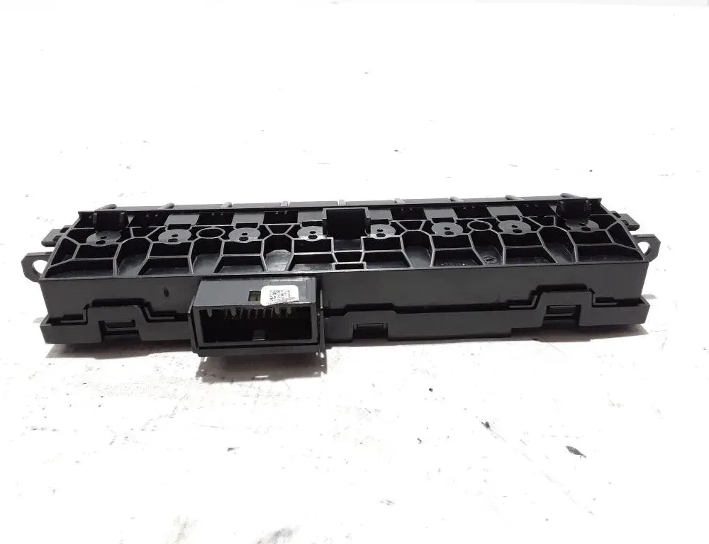 DACIA Duster 2 generation (2017-2024) Bouton de danger 28E86420R 21006346