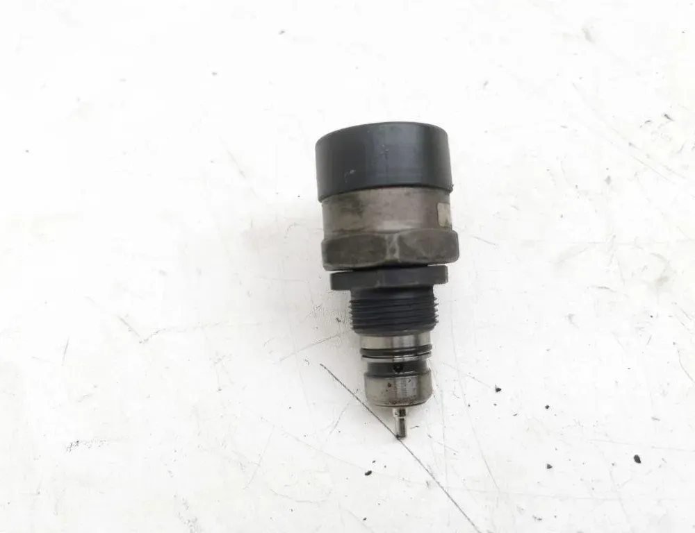BMW 5 Series E60/E61 (2003-2010) Régulateur de pression de carburant 0281002481 31178652
