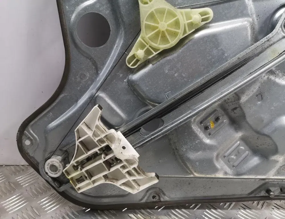 HYUNDAI i30 GD (2 generation) (2012-2017) Lève-vitre de porte arrière gauche 834702R270 34939407