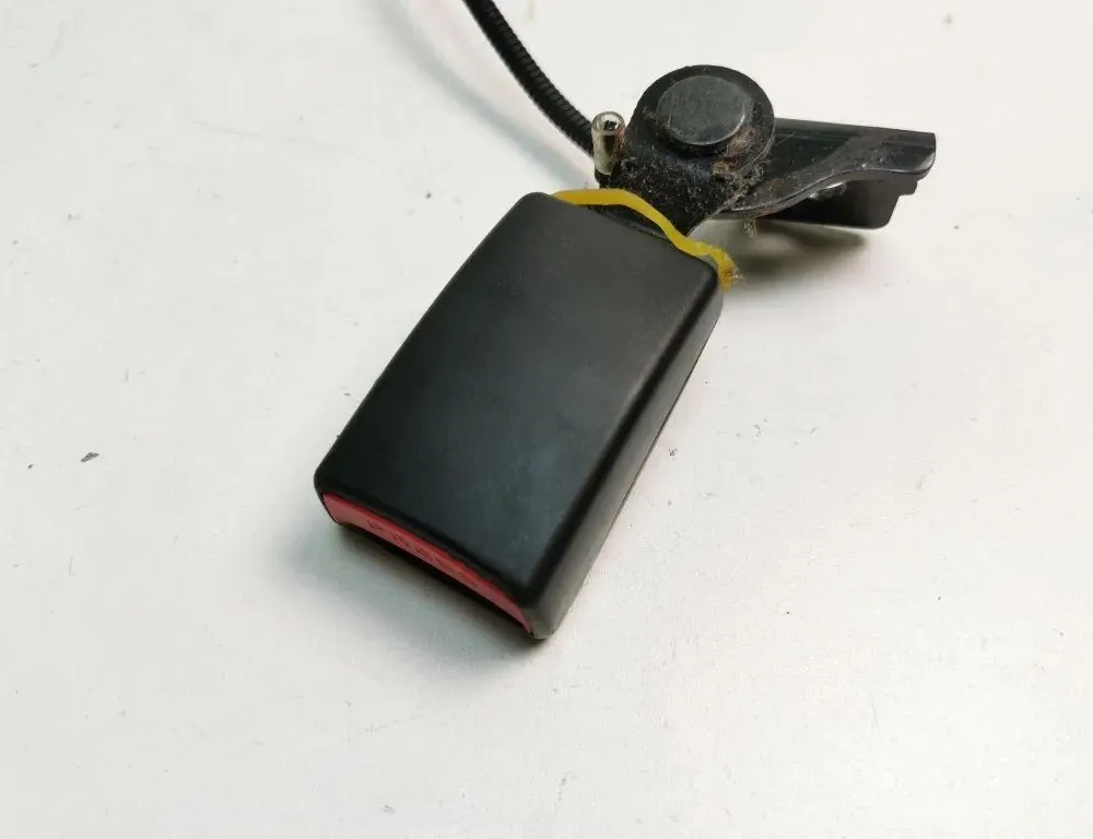HYUNDAI i30 GD (2 generation) (2012-2017) Boucle de siège arrière droit 20140226 34951848