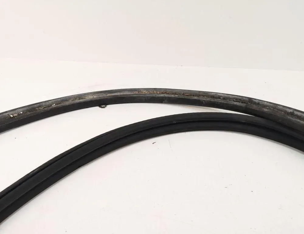 PEUGEOT 3008 1 generation (2010-2016) Caoutchouc de joint de couvercle de coffre 34807983