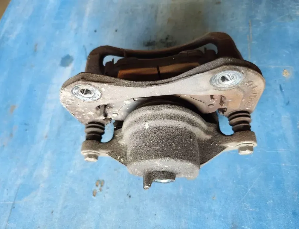 HYUNDAI ix35 1 generation (2009-2015) Étrier de frein avant gauche 33324248