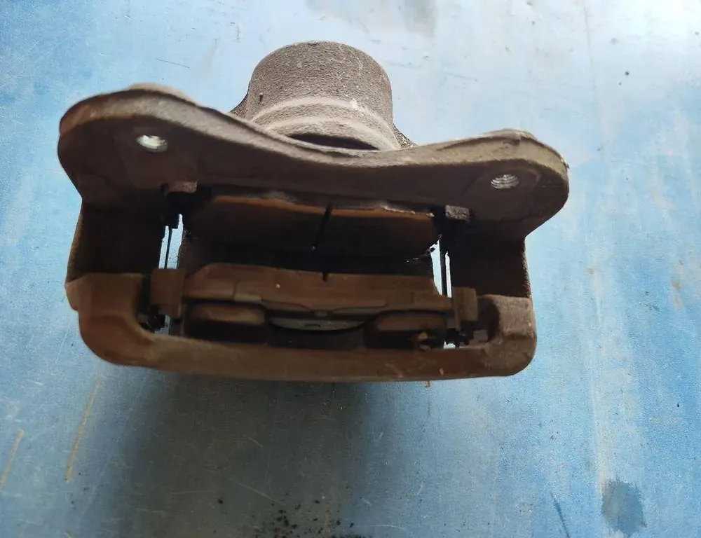 HYUNDAI ix35 1 generation (2009-2015) Étrier de frein avant gauche 33324248