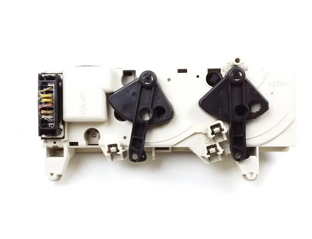 RENAULT Megane 1 generation (1995-2003) Autres unités de contrôle 663212P,J64RAC 31363653