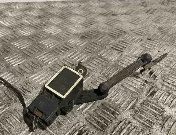 BMW 3 Series E90/E91/E92/E93 (2004-2013) Capteur de niveau de hauteur arrière droit 6784694,120608 32451514