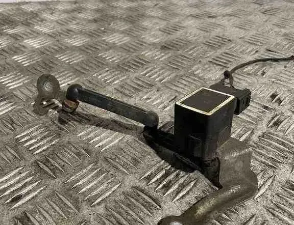 BMW 3 Series E90/E91/E92/E93 (2004-2013) Capteur de niveau de hauteur arrière droit 6784694,120608 32451514