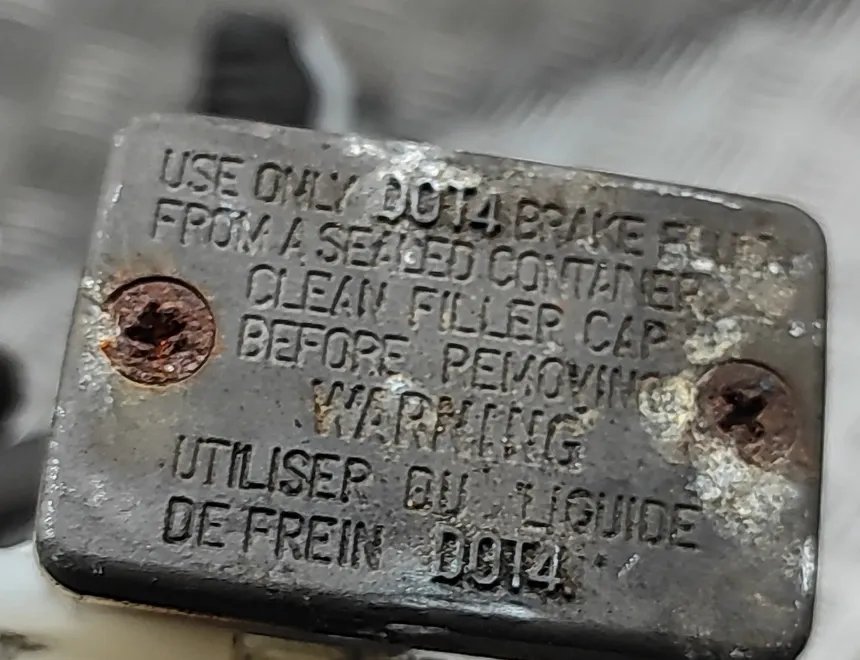 SUZUKI GSX Ensemble de suspension de repose-pieds du côté droit 33057133
