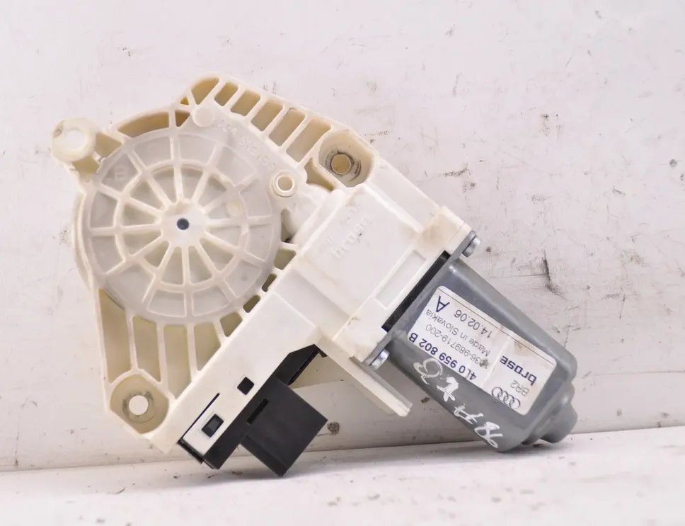AUDI Q7 4L (2005-2015) Moteur de commande de vitre de porte avant droite 4L0959802B 33041135