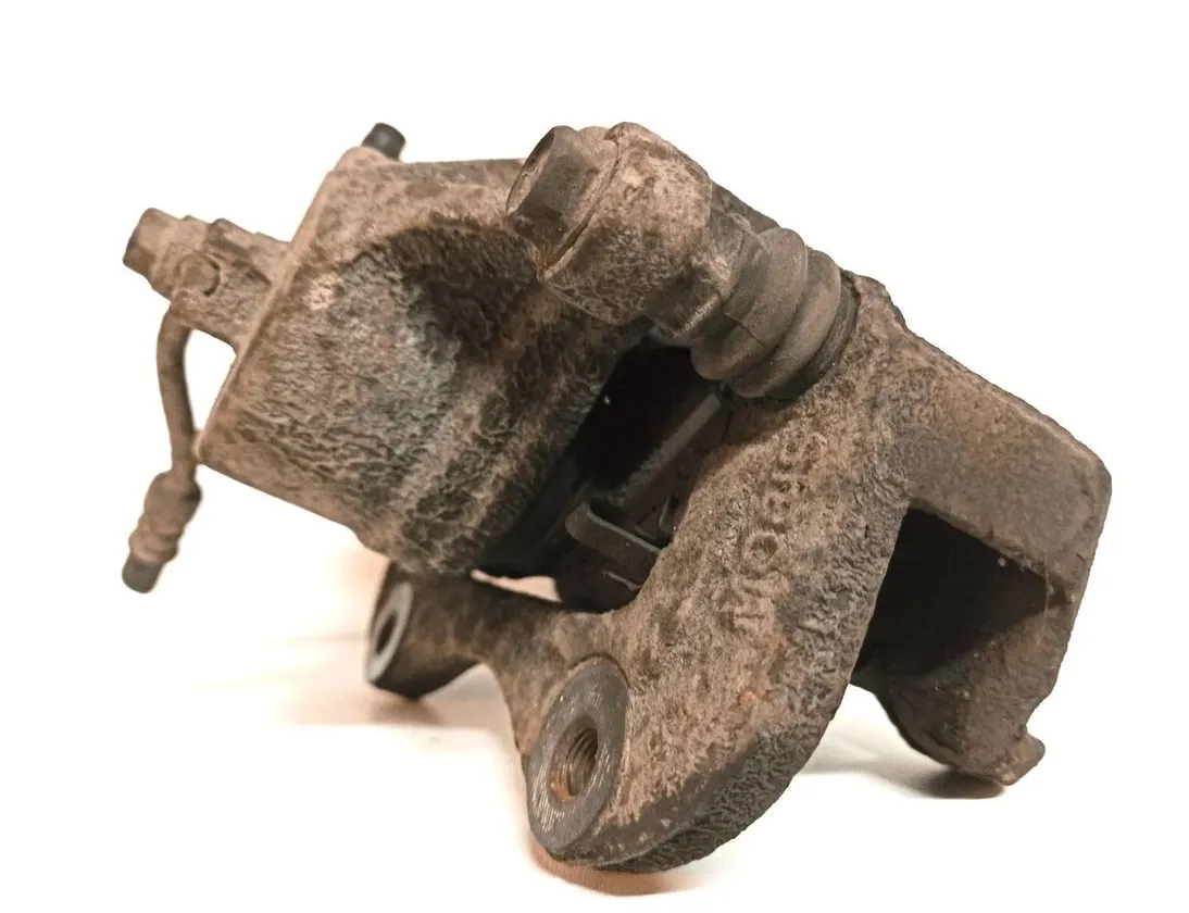 HYUNDAI ix35 1 generation (2009-2015) Étrier de frein avant gauche 30133913