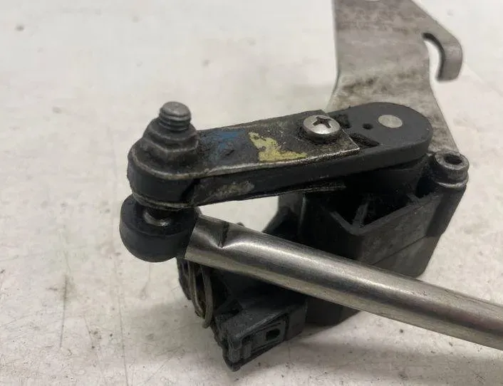 BMW 5 Series E60/E61 (2003-2010) Capteur de niveau avant droit 6784696 22165910