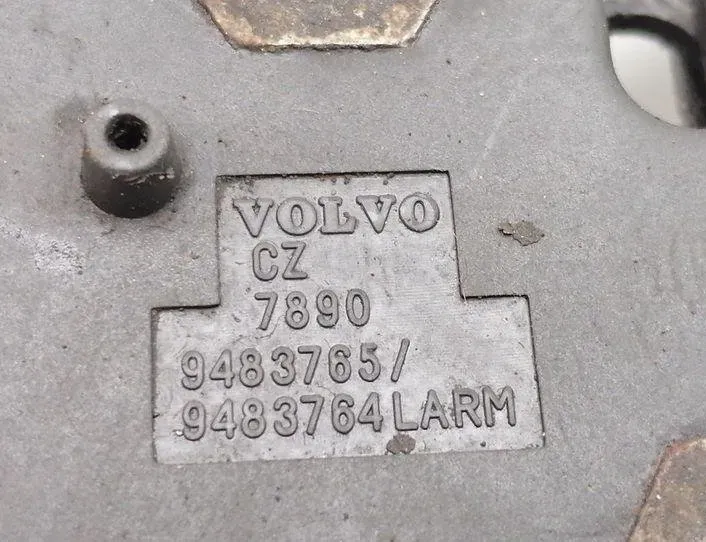 VOLVO S60 1 generation (2000-2009) Verrouillage du capot 9483764,7890,9483765 21531516