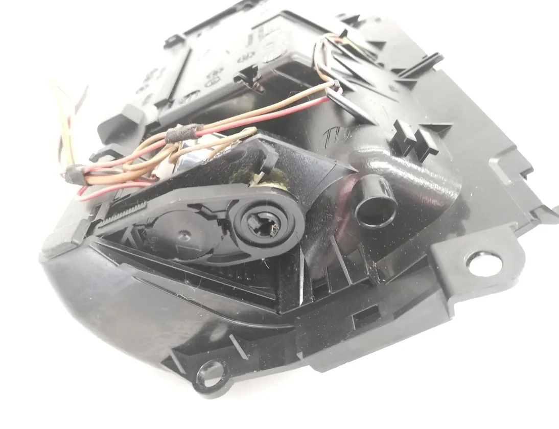 BMW 1 Series E81/E82/E87/E88 (2004-2013) Cendrier 58450713 2589108