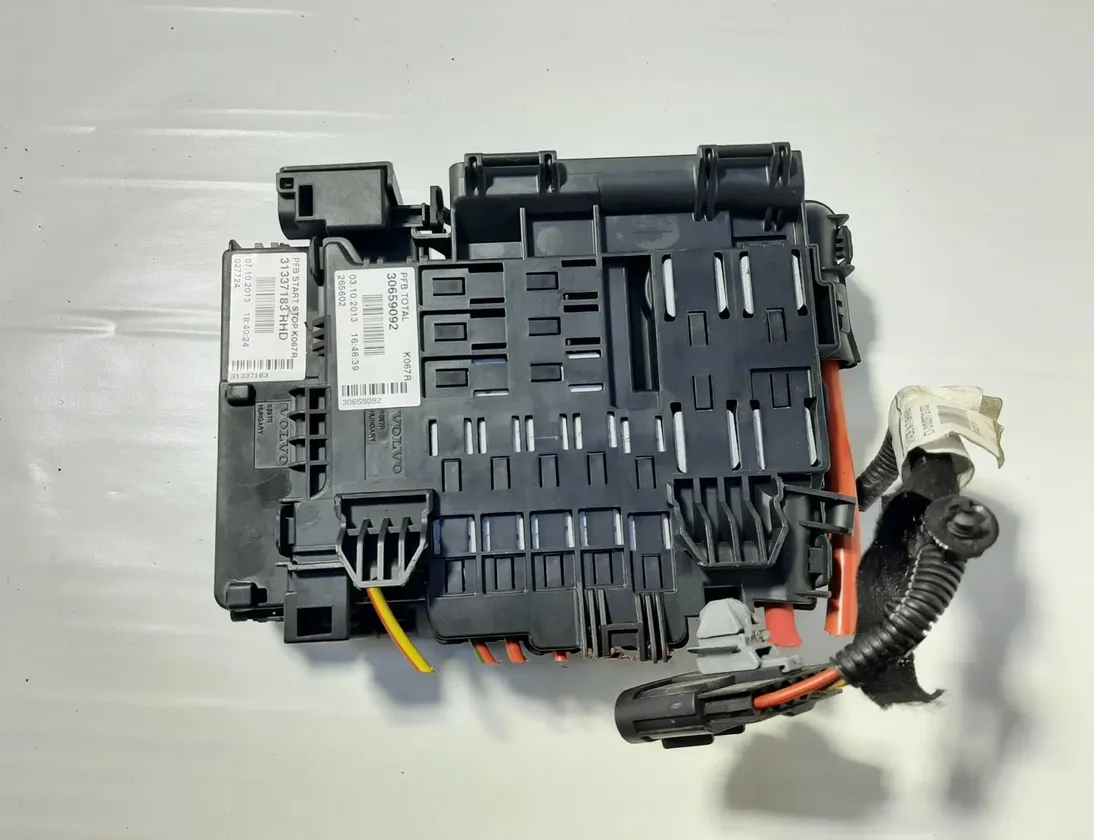VOLVO XC70 3 generation (2007-2020) Boîte à fusibles 30659092,31337183 27325105
