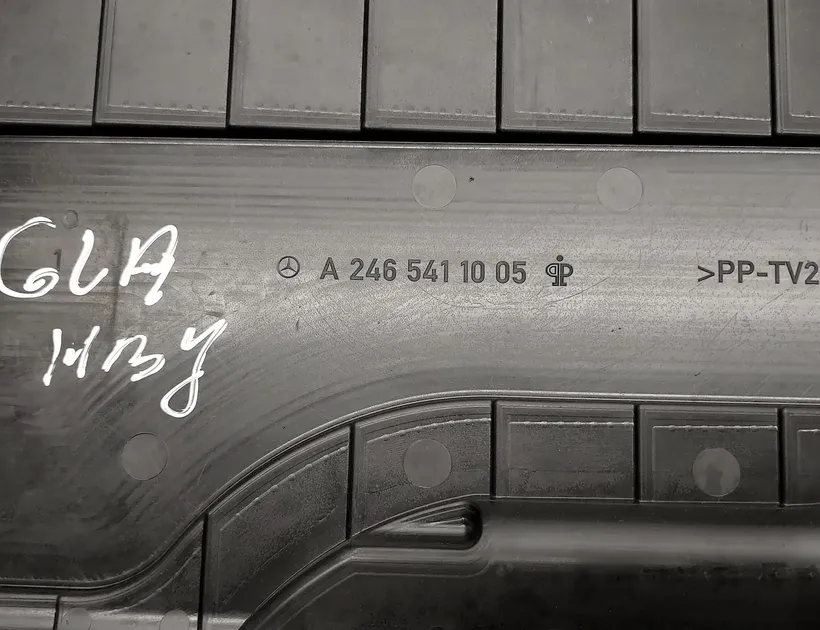 MERCEDES-BENZ GLA-Class X156 (2013-2020) Couvercle de la batterie A2465411005 34496270