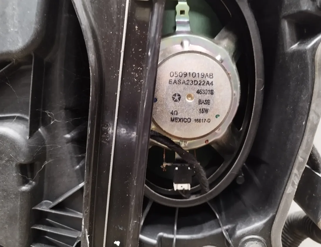 CHRYSLER Pacifica 2 generation (RU) (2016-2023) Lève-vitre de porte arrière avec moteur 3041905,3040314C,3035902,P68211097AB,05091019AB 33920645