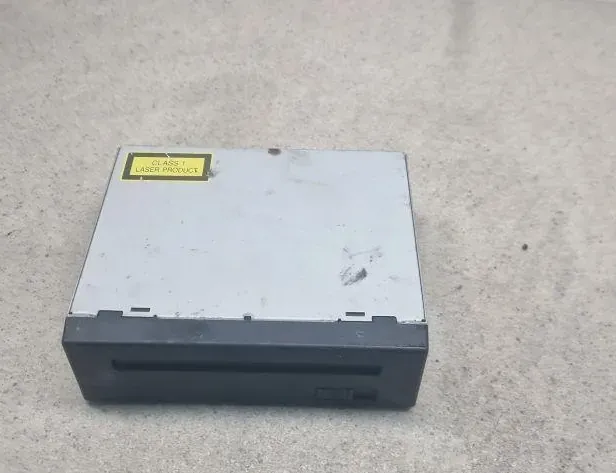TOYOTA Prius 2 generation (XW20) (2003-2011) Changeur de CD 8684147050 34255579