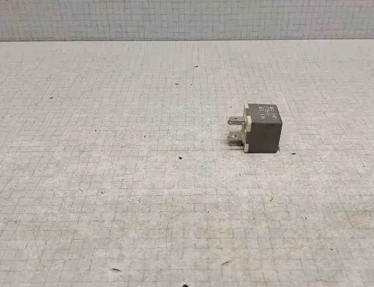 SEAT Leon 2 generation (2005-2012) Relais 4H0951253A,A0025427219,9673062180,6238640,6555HJ,A0025428019,A0025421319,6555VP,141951253A,141951253B 32541798