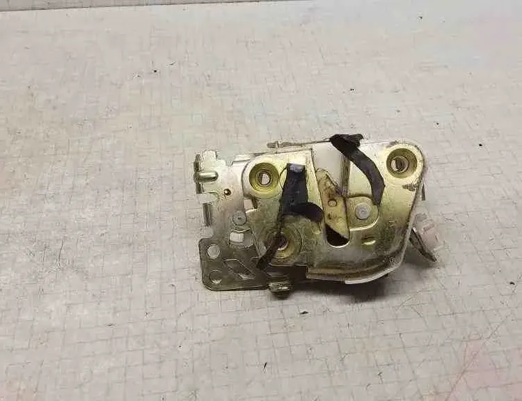 SUBARU Legacy 3 generation (1998-2003) Serrure de porte avant droite 32555533