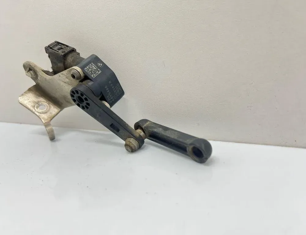 BMW 5 Series G30/G31 (2016-2023) Capteur de niveau avant droit 6895466 31996946